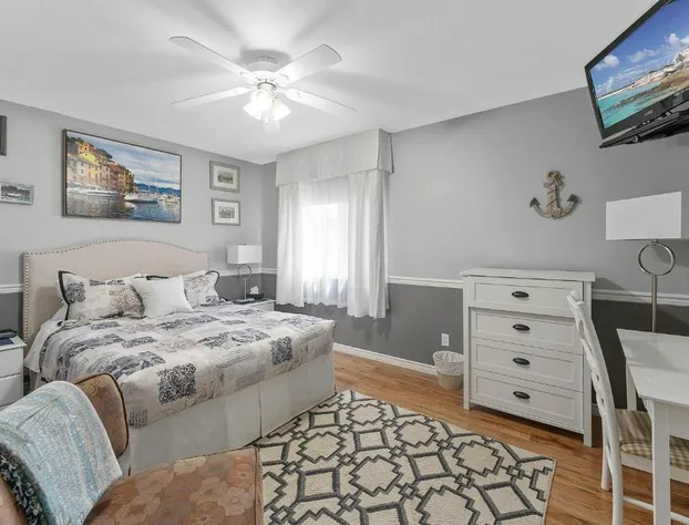 Lakeshore Inn hotel detail image 4