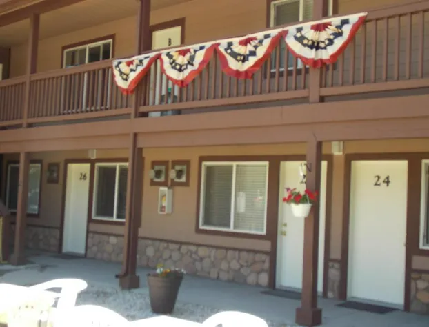 Vintage Lakeside Inn hotel detail image 2