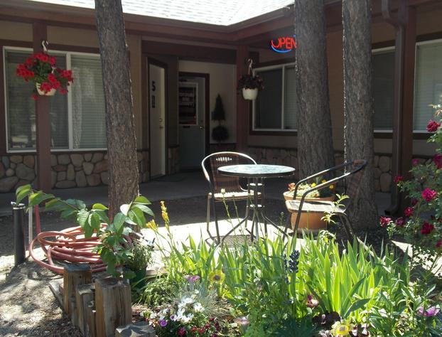 Vintage Lakeside Inn hotel detail image 4