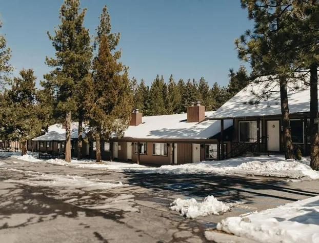 Vintage Lakeside Inn hotel detail image 1