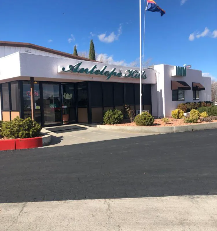 Antelope Hills Inn hotel hero