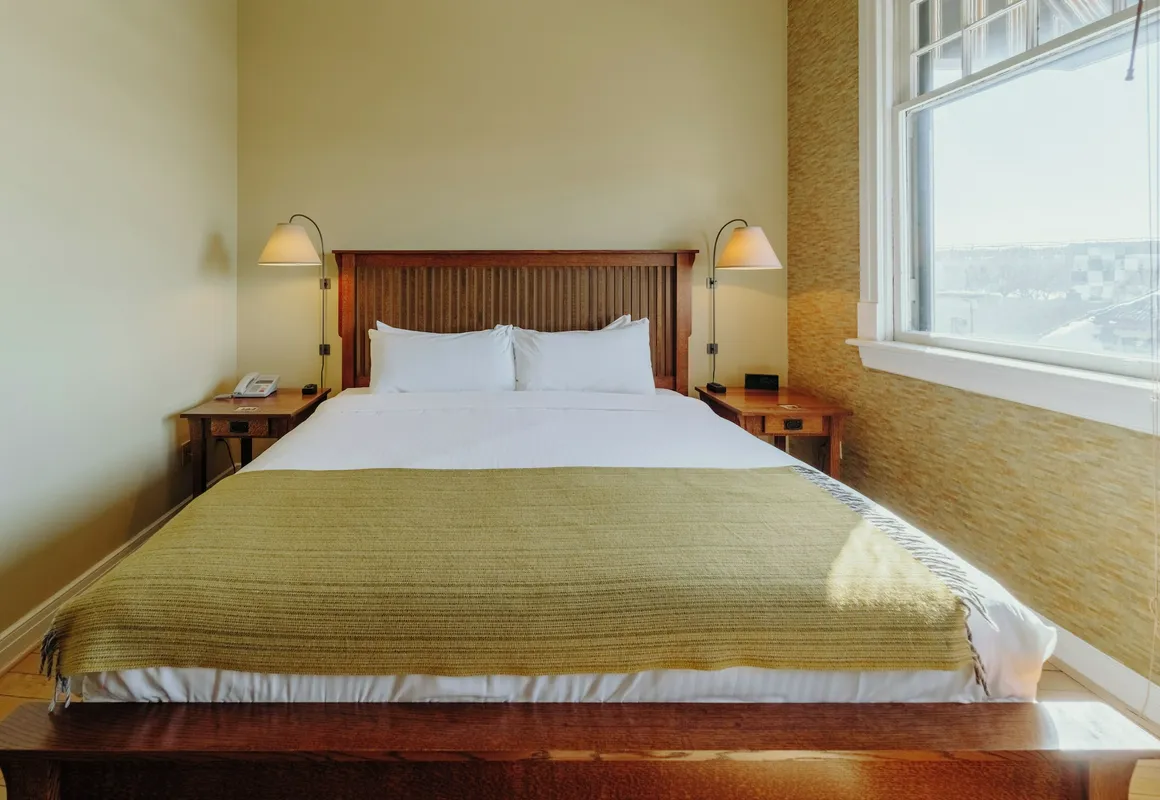 Foster's Inn hotel hero