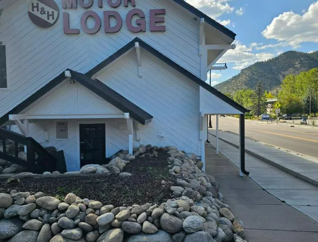 H & H Motor Lodge hotel detail image 1