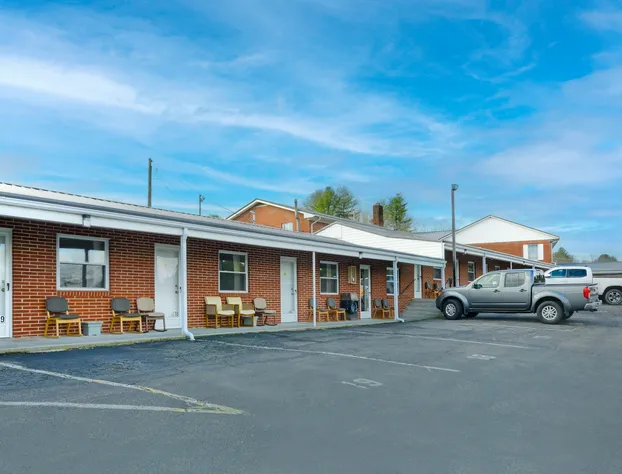 Knob Hill Motor Lodge – Hillsville hotel detail image 1