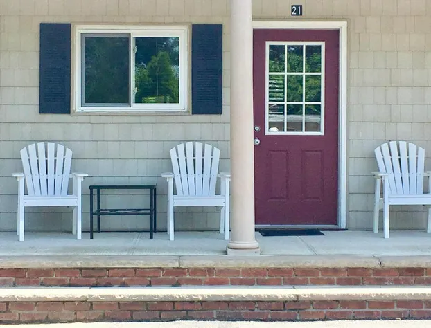 Shorewood Inn hotel detail image 1