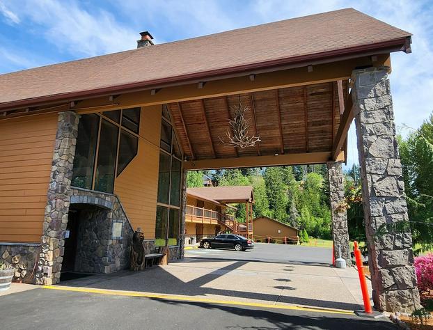Cowlitz River Lodge hotel detail image 1