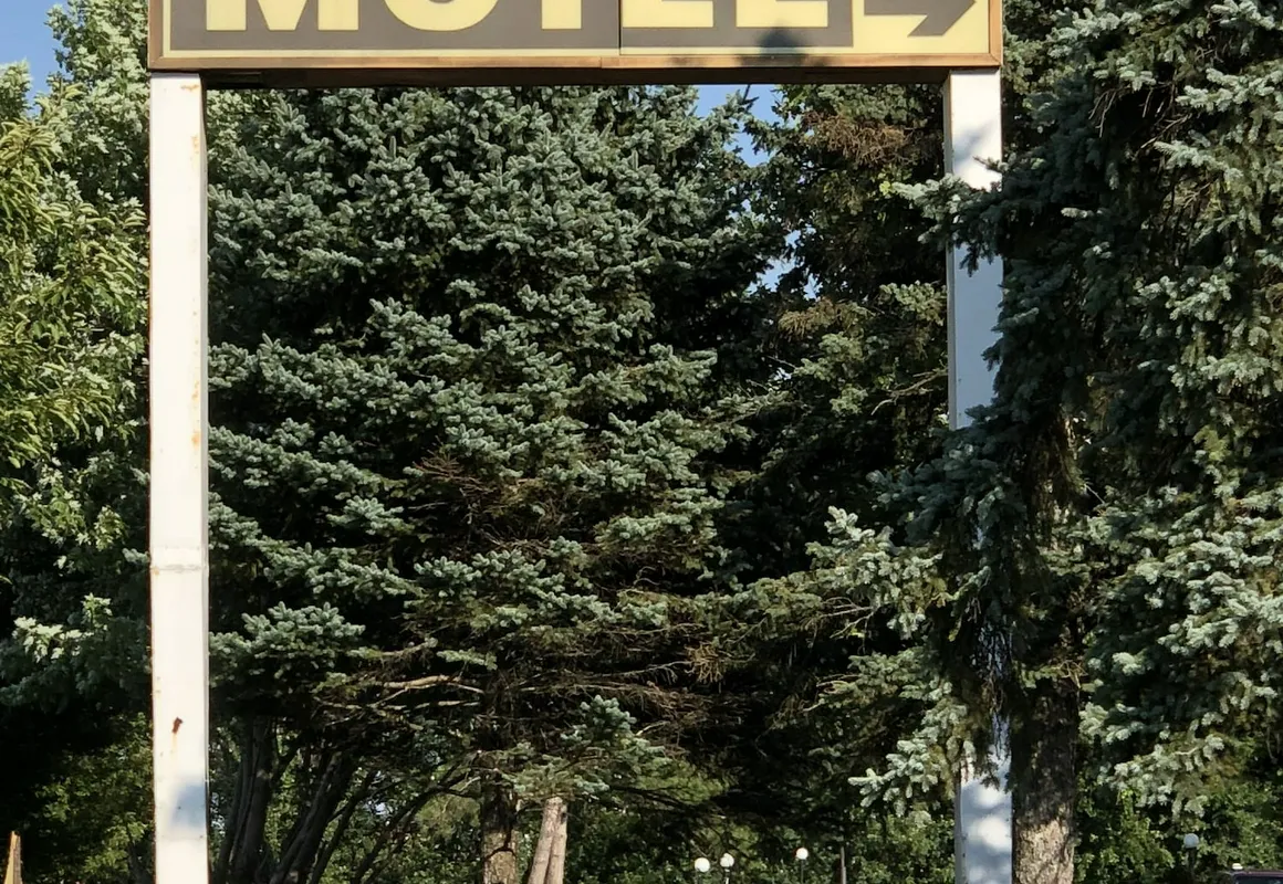 Du Wayne Motel hotel hero