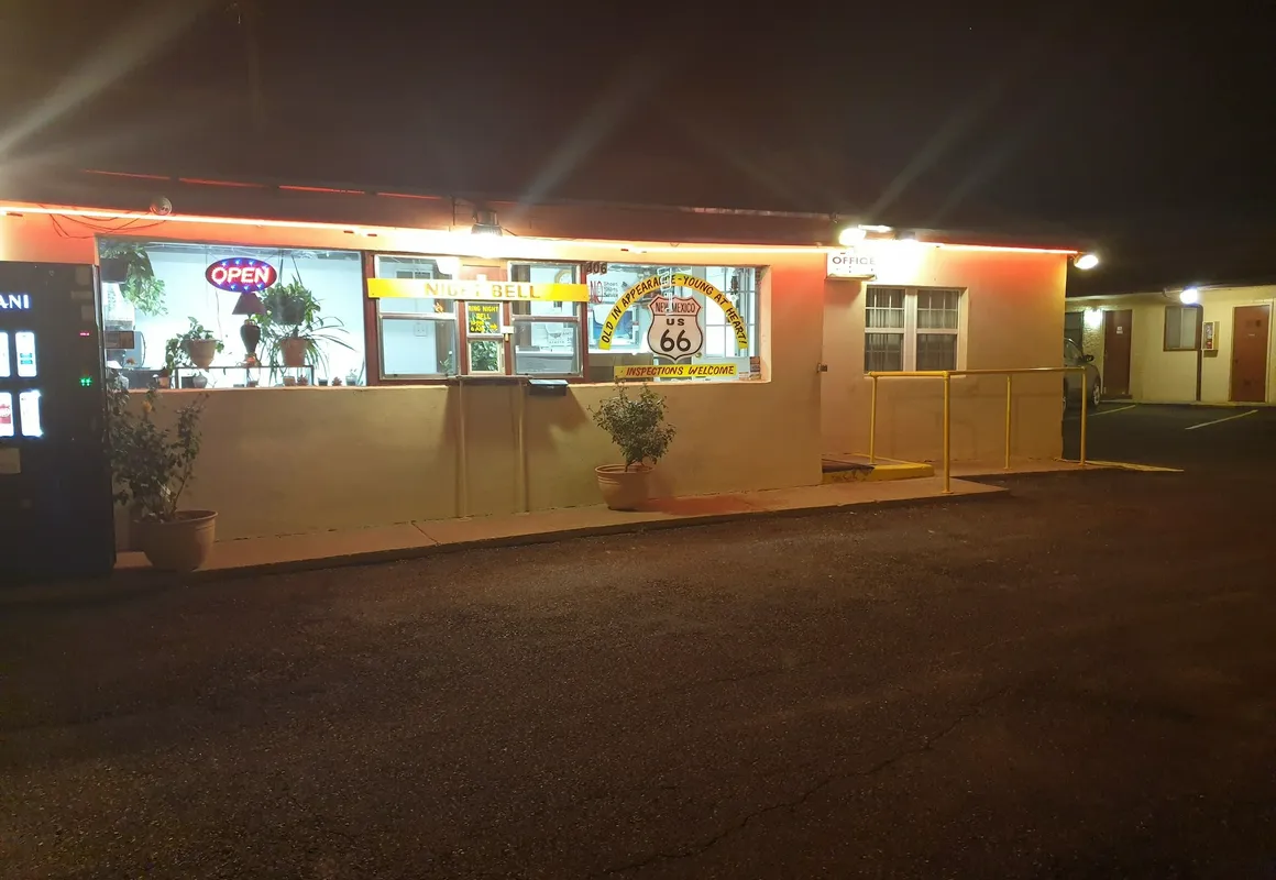 Americana Motel hotel hero