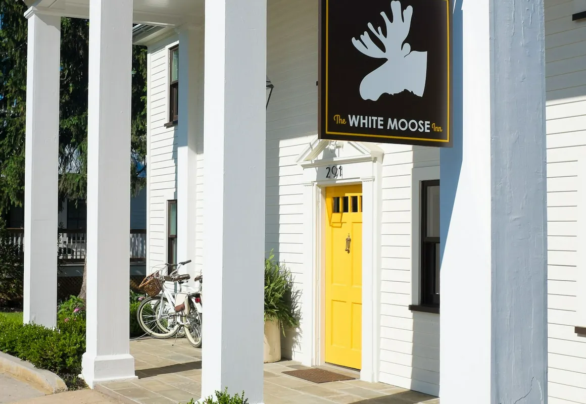 White Moose Inn hotel hero