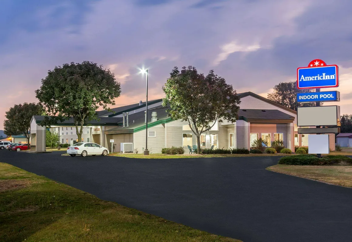 AmericInn by Wyndham Boscobel hotel hero