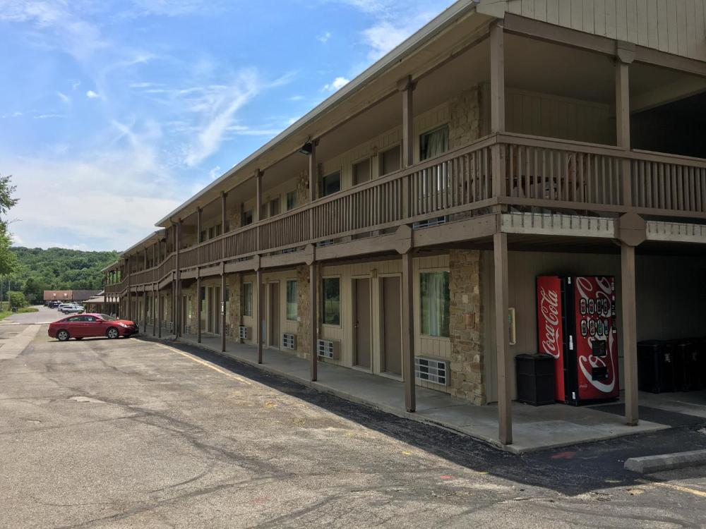 Salt Creek Inn hotel hero