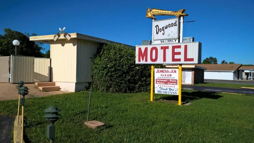 Dogwood Motel hotel hero