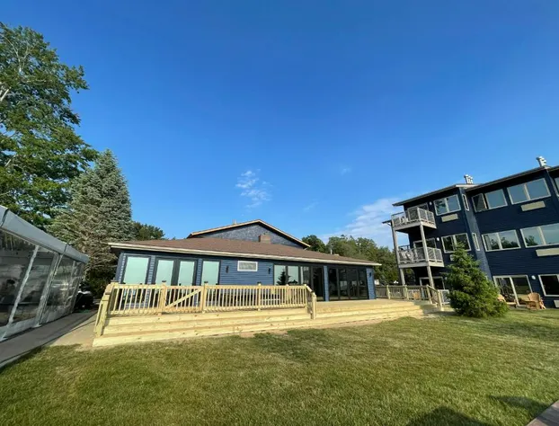 Lake Bluff Inn and Suites hotel detail image 2