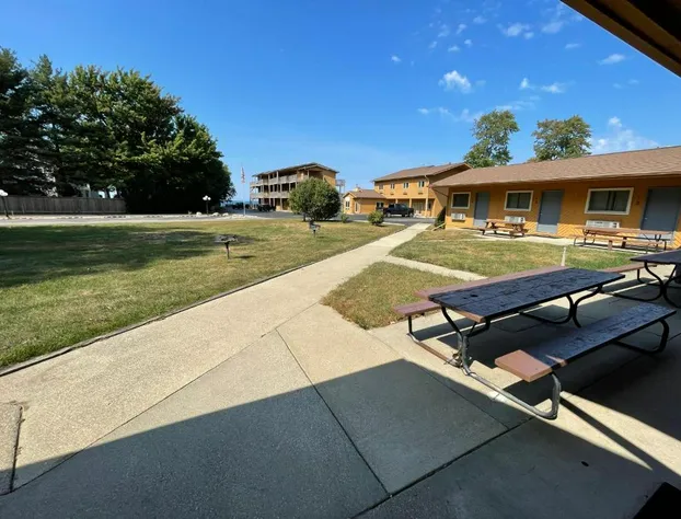 Lake Bluff Inn and Suites hotel detail image 3