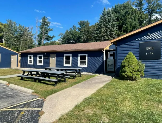 Lake Bluff Inn and Suites hotel detail image 3