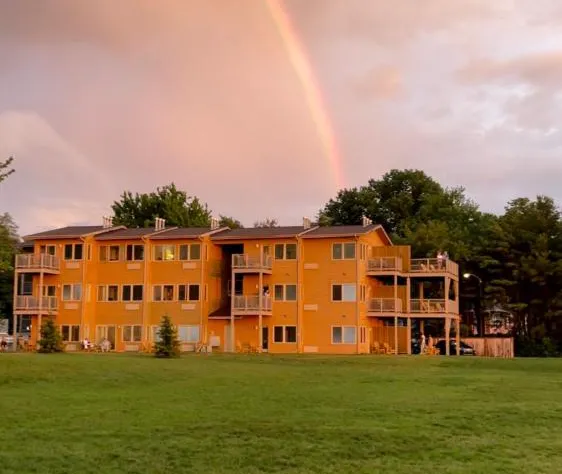 Lake Bluff Inn and Suites hotel detail image 4
