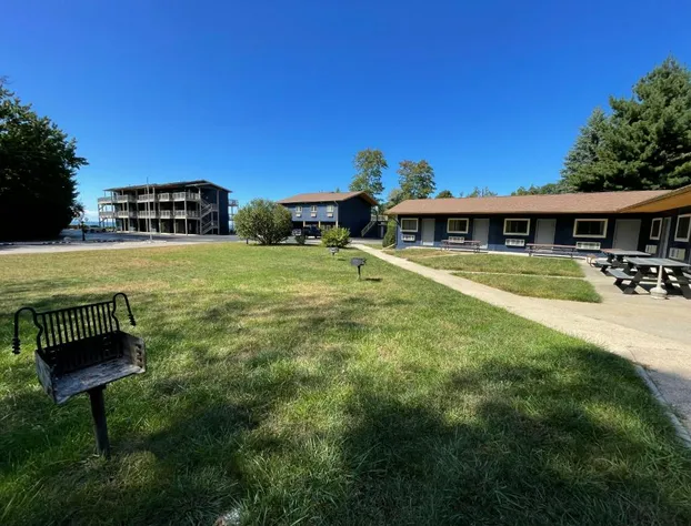 Lake Bluff Inn and Suites hotel detail image 1