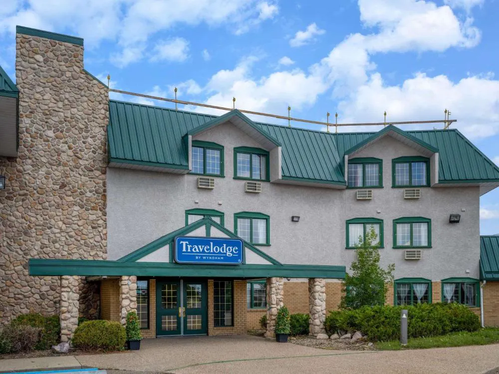 Travelodge by Wyndham Lacombe hotel hero