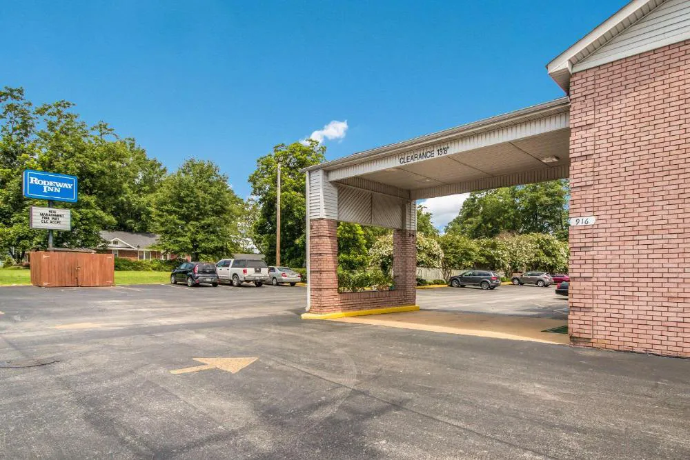 Rodeway Inn Bolivar hotel hero