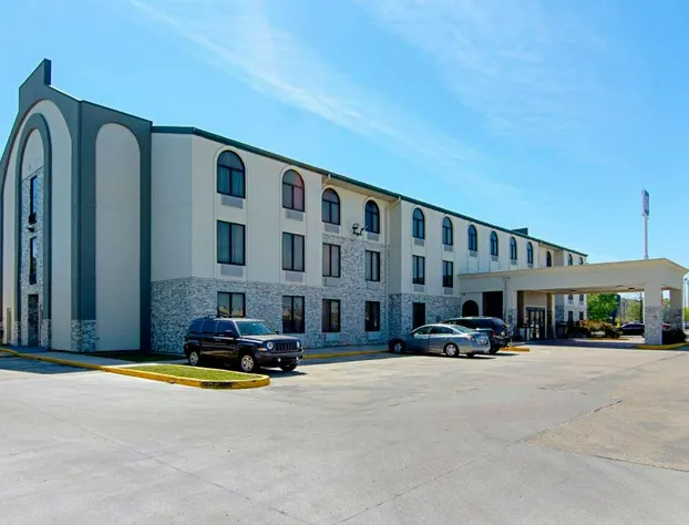 Quality Inn & Suites Near Tanger Outlet Mall hotel detail image 2