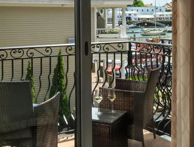 16 Bay View hotel detail image 3