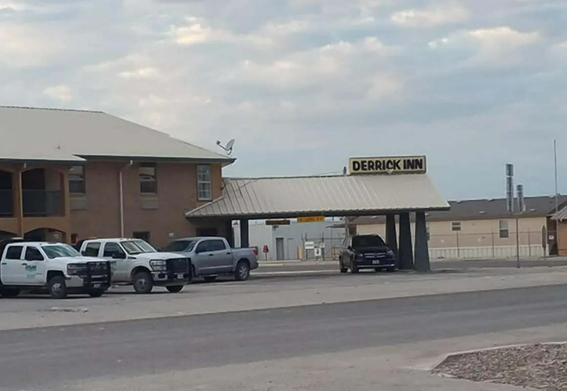 Derrick Inn hotel hero