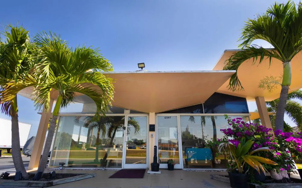 Warm Mineral Springs Motel hotel hero