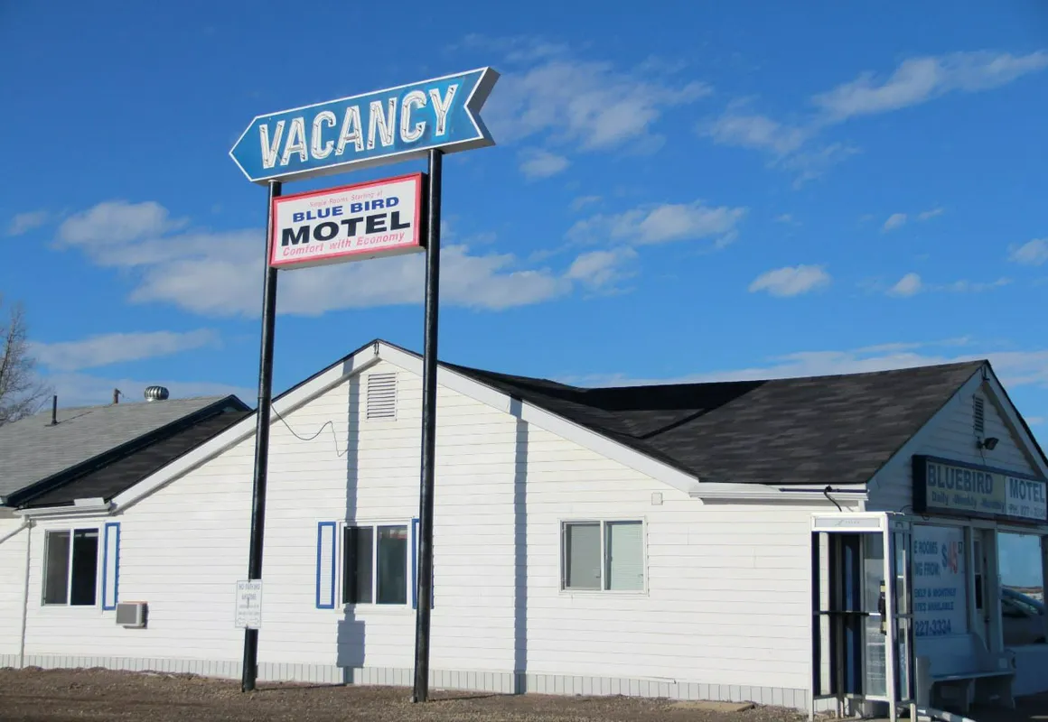 Bluebird Motel hotel hero
