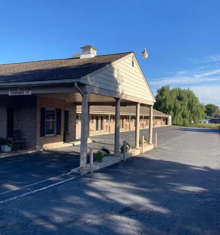 Country Squire Inn and Suites hotel hero