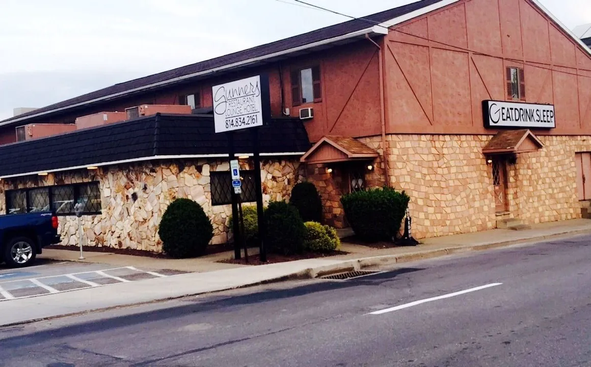 Gunners Inn hotel hero