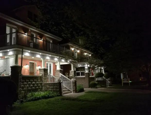 Ambassador's Inn Next Door hotel detail image 1