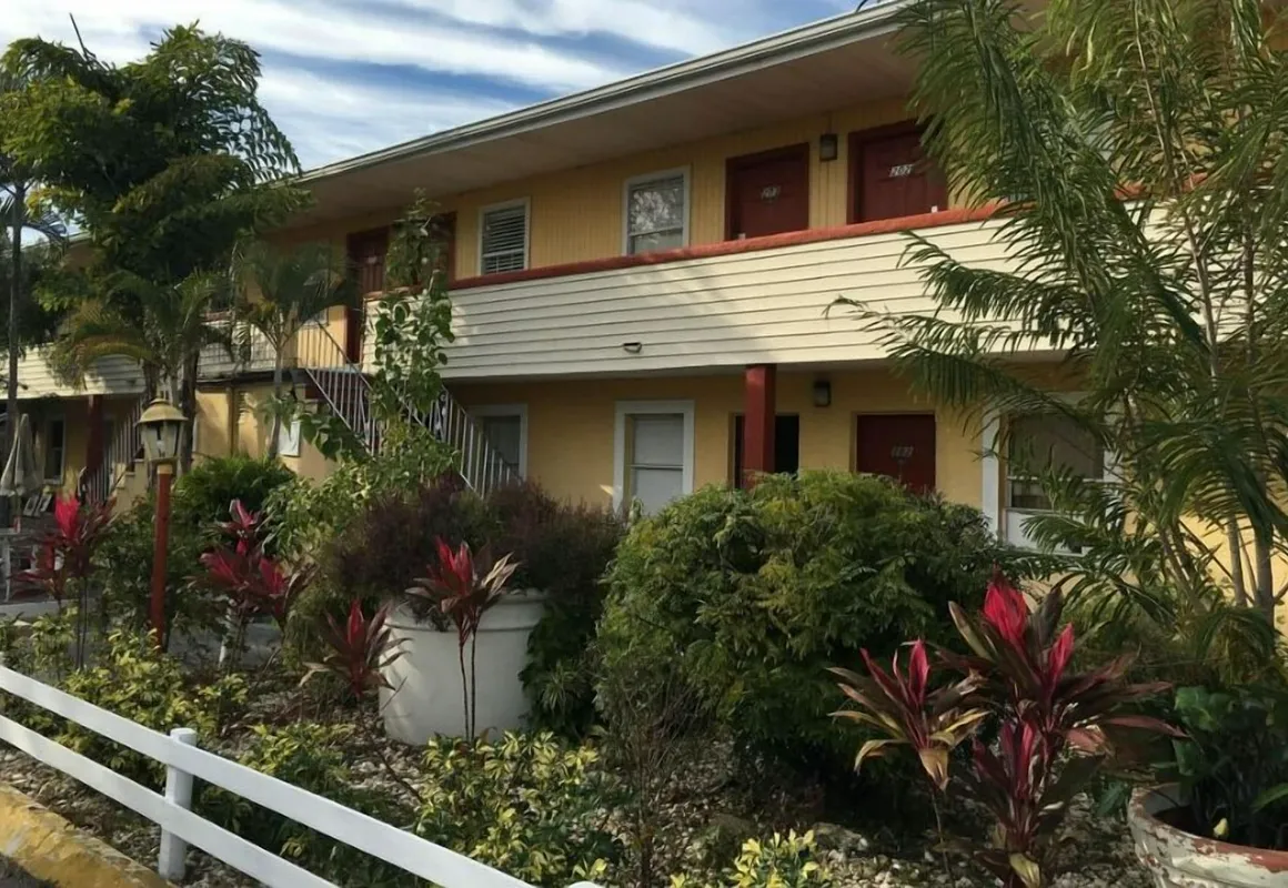 Family Inn hotel hero