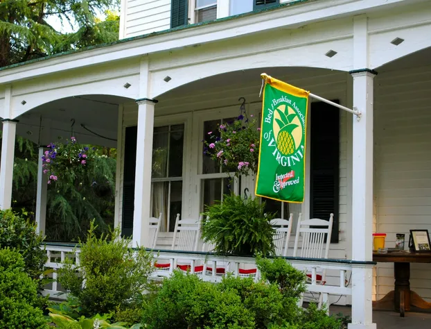 Inn On Poplar Hill hotel detail image 1