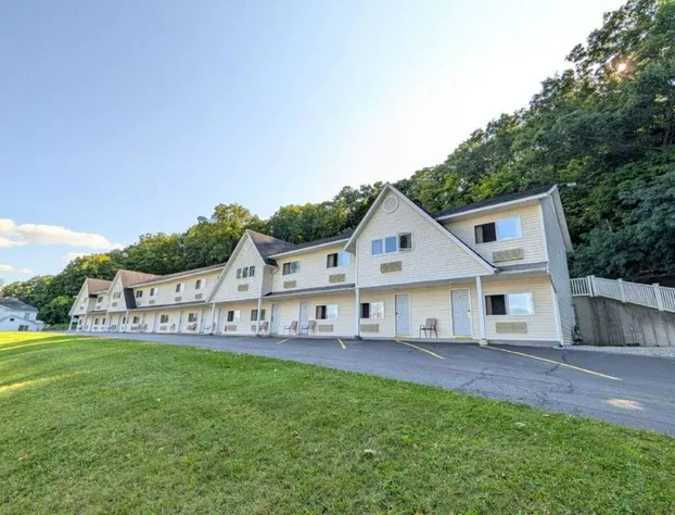 The Falls Motel - 2 Mi to " Watkins Glen State Park, Seneca Lake " AND 4 Mi to Watkins Glen International Track " The Glen " hotel detail image 1