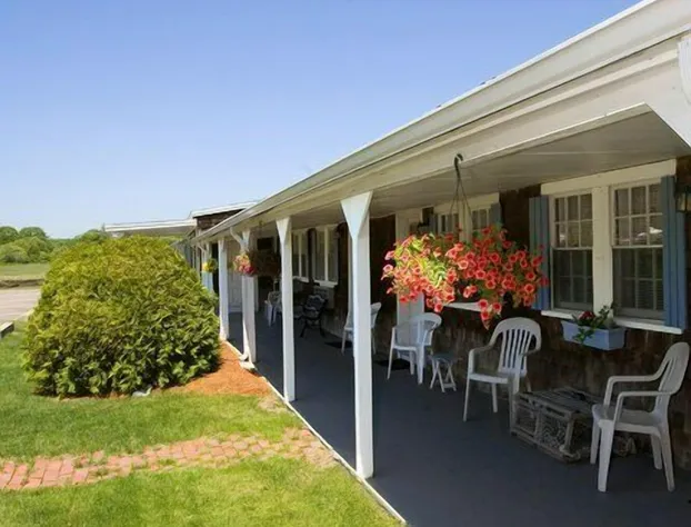 Shea's Riverside Inn & Motel hotel detail image 1