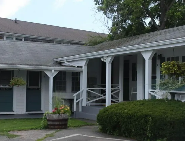 Shea's Riverside Inn & Motel hotel detail image 2