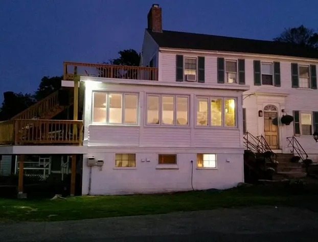 Shea's Riverside Inn & Motel hotel detail image 3