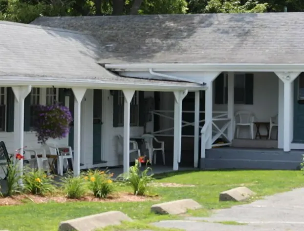 Shea's Riverside Inn & Motel hotel detail image 4