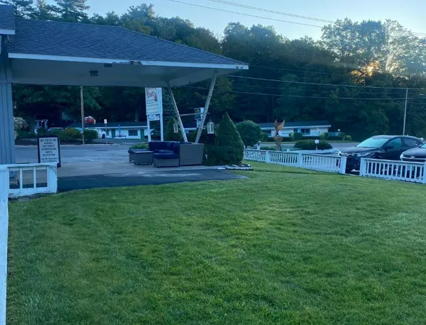 Barberry Court Motel hotel detail image 3