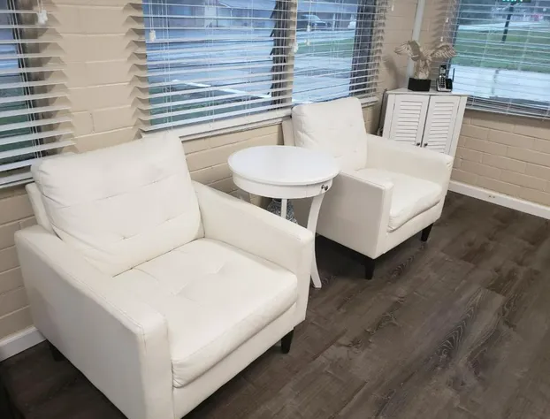 Early American Motel hotel detail image 4