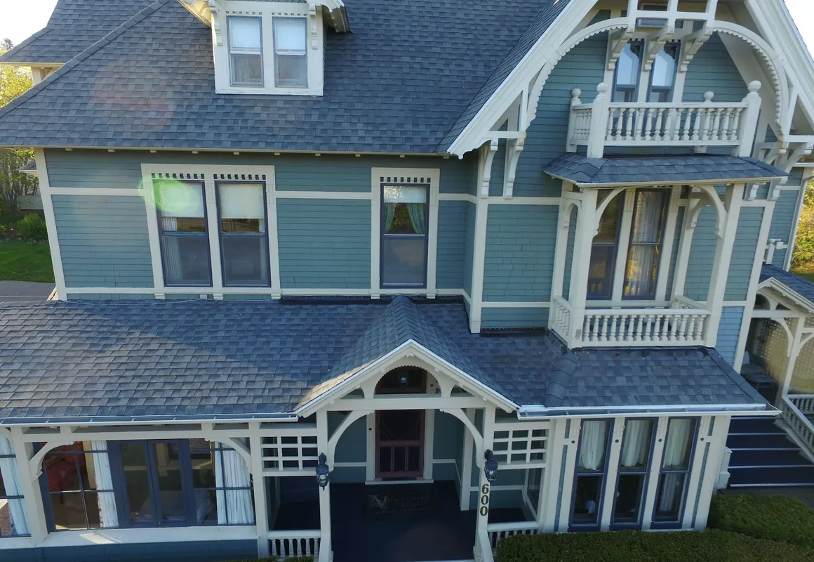 Victoria's Historic Inn hotel hero