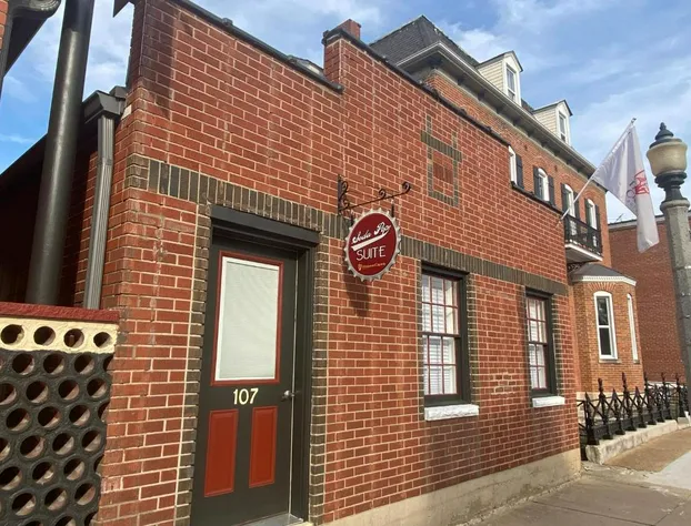 Hermann Crown Suites hotel detail image 1