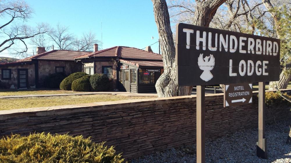 Thunderbird Lodge hotel hero