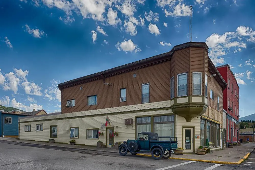 Country Encounters hotel hero