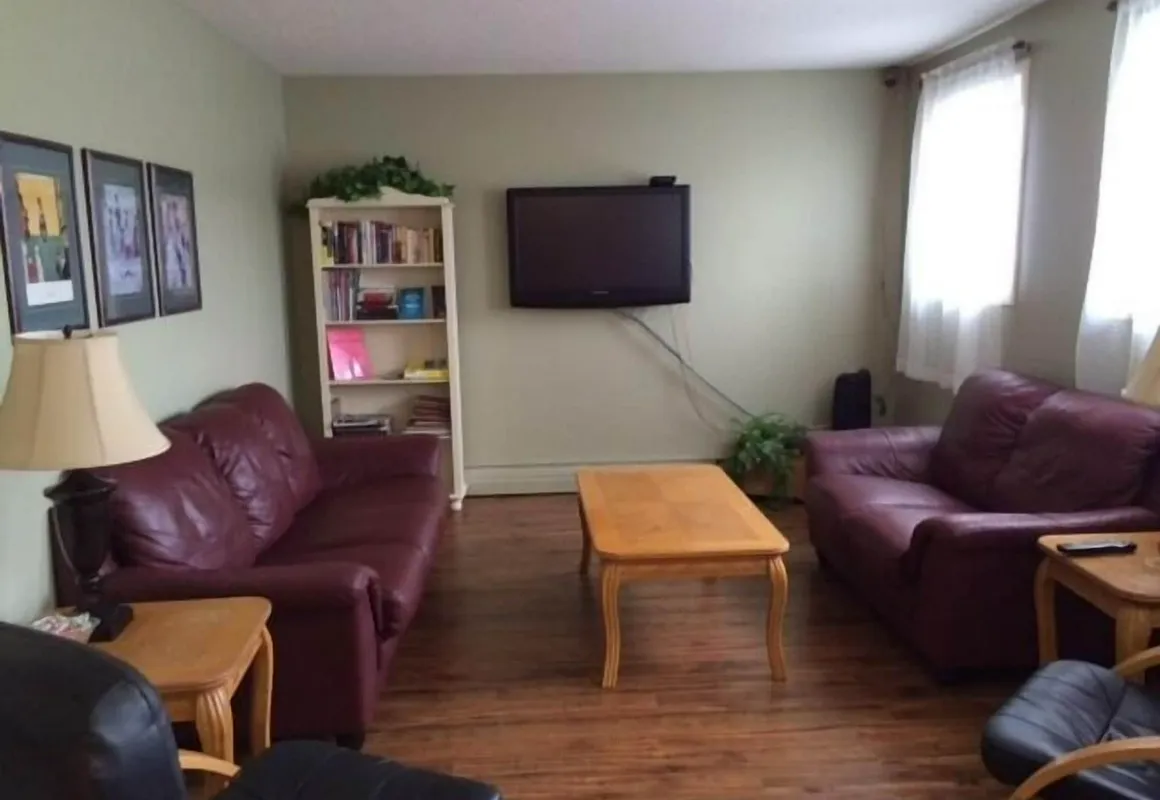 Laura's Lodge hotel hero