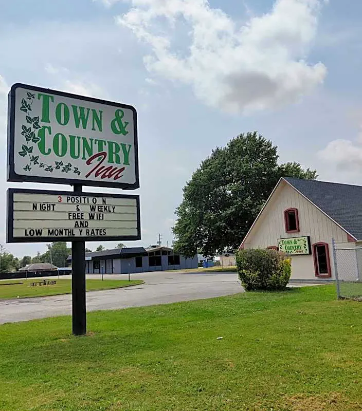 Town and Country INN hotel hero