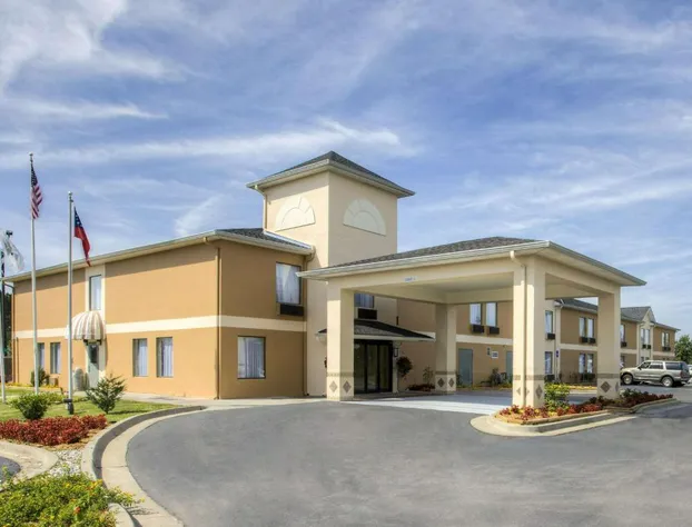 Quality Inn Fitzgerald hotel detail image 1