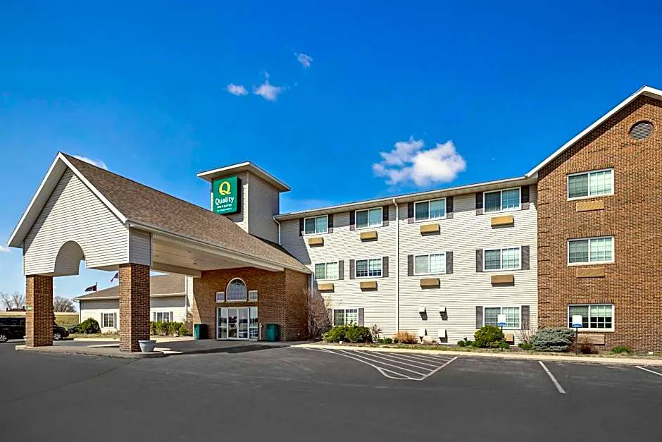 Quality Inn & Suites Fort Madison near Hwy 61 hotel hero