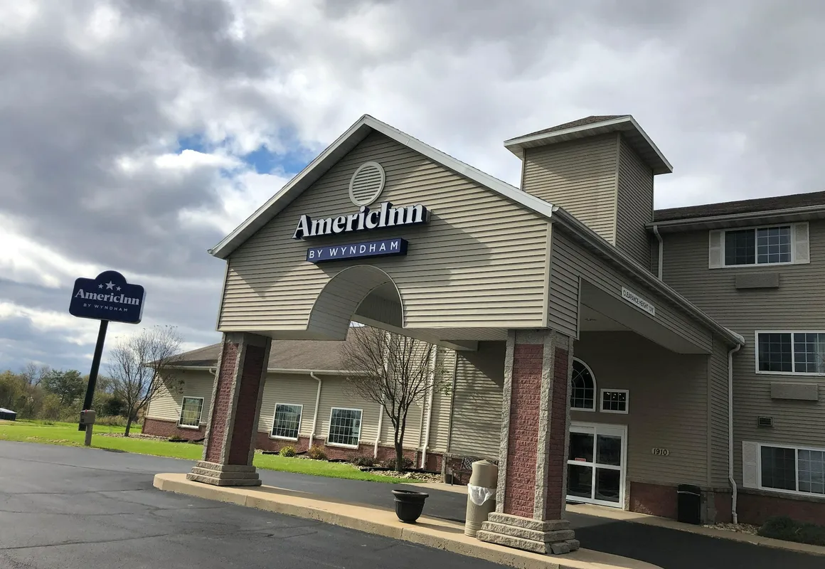 AmericInn by Wyndham Maquoketa hotel hero