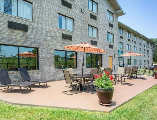 Ramada by Wyndham Catlettsburg/Ashland hotel detail image 2